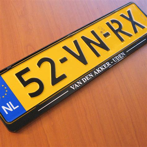 kentekenplaathouder met 3d-tekst